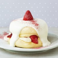 「奇跡のパンケーキ スノーストロベリー」（1,400円）