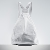 「Y-Back Pack – Linen（White/Black）」（6万8,000円）