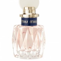 「ミュウミュウ ロー ロゼ オードトワレ」（30ml 7,000円、50ml 9,400円、100ml 1万3,500円）