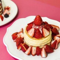 J.S. PANCAKE CAFEの春フェア「Strawberry Feels Forever」