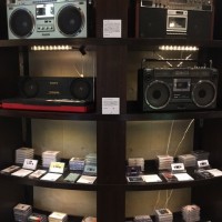 ワタリウム美術館でカセットテープとヴィンテージ・ラジカセのポップアップを開催
