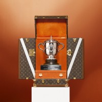 ルイ・ヴィトンが製作した「ローラン・ギャロス 2018」の優勝トロフィーを収めるトランク