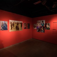 「THE WORLD OF ANNA SUI」展、ロンドン開催時の様子