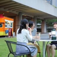 芝生が心地よい夏のガーデン・ビアバー