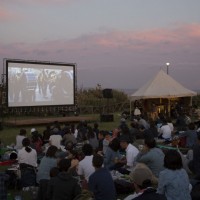 神奈川県立城ヶ島公園で「星降る町の映画祭 with CINEMA CARAVAN」が開催