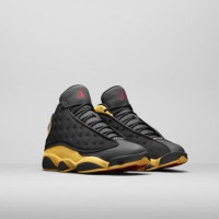 AIR JORDAN 13（税込2万2,680円）