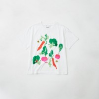 「刺繍入り野菜プリントTシャツ」（2万5,000円）