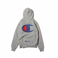 「CHAMPION x ATMOS LAB P/O HOODED SWEATSHIRT」（1万3,000円）