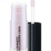 「ダズルシャドウ リキッド（DAZZLESHADOW LIQUID）」（2,900円）ダイヤモンド クランブルズ（ホログラフィックブルー/ピンクパール）