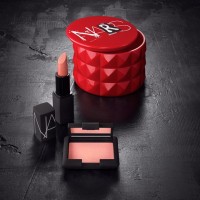 「NARS リトルフェティッシュ 8378」（リップスティック 9408 1.7g ブラッシュ  4013N 3.5g／2,900円）※11月22日数量限定発売