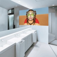 ラフォーレ原宿の地下1階のトイレがリニューアル。写真家・大野隼男の作品を展示中