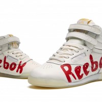 「FREESTYLE GRAPHIC TAO x Reebok（フリースタイル グラフィック タオ×リーボック）」（12.0cm～16.0cm 税込7,549円、17.0cm～25.0cm 税込8,629円）