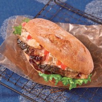 ミカヅキ堂「燻製サバサンド」（680円）