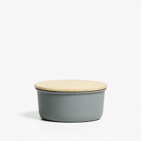 ザラ ホーム（ZARA HOME）が、お花見やピクニックなどのアウトドアシーンをはじめ、毎日のランチタイムにもぴったりな「ピクニックコレクション」の販売をスタートした。