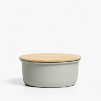 ザラ ホーム（ZARA HOME）が、お花見やピクニックなどのアウトドアシーンをはじめ、毎日のランチタイムにもぴったりな「ピクニックコレクション」の販売をスタートした。