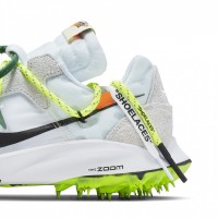 NIKE x Off-White ズーム テラ カイガー 5（1万6,000円）