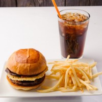 UMAMI BURGER「UMAMIセット」（税込1,491円））