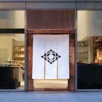 東京・丸の内にHIGASHIYAの新店舗がオープン。蒸したての饅頭や、50種類以上の茶葉が揃う