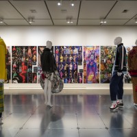 「ドレス・コード？——着る人たちのゲーム」 展示風景