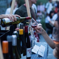 潮風とともに100種類のワインを飲み比べできるイベント、横浜みなとみらいで開催