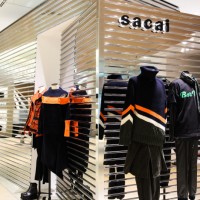 sacaiの新ストアが渋谷スクランブルスクエアにオープン! ダウン×デニムの限定ジャケットを発売