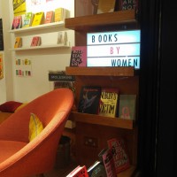「女性による著書」というブックコーナー