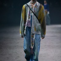 グッチ（GUCCI）が、2020-21年秋冬メンズコレクションショーをイタリア・ミラノのパラッツォ・デッレ・シンティッレ（Palazzo delle Scintille）で開催した。