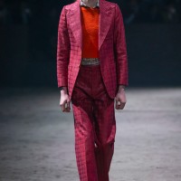 グッチ（GUCCI）が、2020-21年秋冬メンズコレクションショーをイタリア・ミラノのパラッツォ・デッレ・シンティッレ（Palazzo delle Scintille）で開催した。