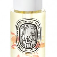 「インフューズド フェイシャルオイル」（30ml 税込8,910円）