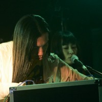 SHOOP2021年春夏コレクションで行われたSeihoと角銅真実のライブ