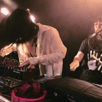 SHOOP2021年春夏コレクションで行われたSeihoと角銅真実のライブ