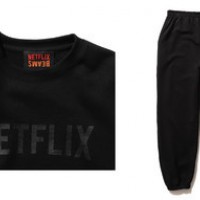 （左から1、2番目） Netflix × BEAMS CREW NECK SWEATSHIRT （左から3、4番目） Netflix × BEAMS SWEAT PANTS