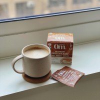 Om「Mushroom Superfood, Mushroom Coffee Latte Blend」（10袋入り / 税込 $19.99）