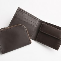 ボルドリーニ セレリア （左）ミニ財布（和光限定）  税込1万9,800円（9×11×マチ2cm） （右）二つ折財布（和光限定） 税込2万2,000円（9×11×マチ2.5cm）