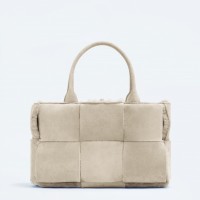 ＜BOTTEGA VENETA／ボッテガ・ヴェネタ＞ Arco Tote 652867 34万1,000円（税込）