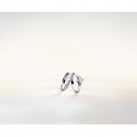 リング（左から）：WG×ダイヤモンド 67万6,500円、PT×ダイヤモンド(0.3ct~) 49万9,400円～