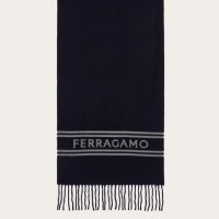 Cashmere scarf 13万2,000円（税込）