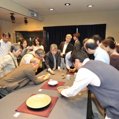 日本橋で骨董まつり「東京アートアンティーク」が今年もGW前に開催。金継ぎレクチャー、日本酒試飲など