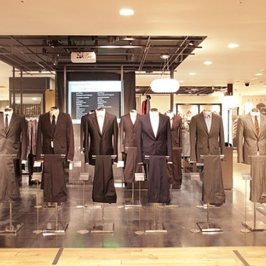 伊勢丹メンズ館でKOLOR、ジルサンダーなど22ブランドで新しいスーツスタイルを提案、あの「チームラボハンガー」も登場