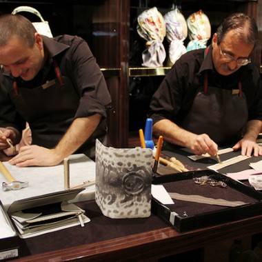 グッチの職人技が間近で見られる「アルチザン コーナー」が伊勢丹新宿店でオープン。限定品も
