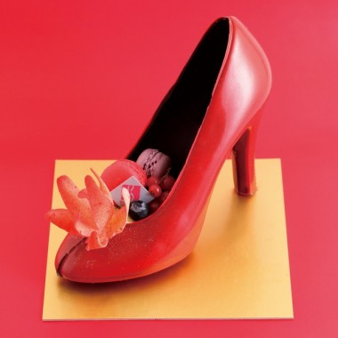 『私が靴を愛するワケ』に登場する”靴”をセバスチャン・ブイエがケーキに！