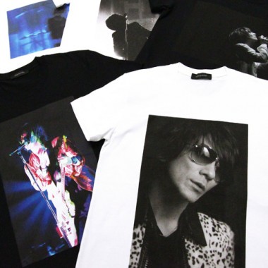 吉井和哉×リチウムオムコラボTシャツが人気。100枚が2日で完売