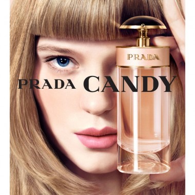プラダ新香水「キャンディロー」発売。レア主演の三角関係ムービーを