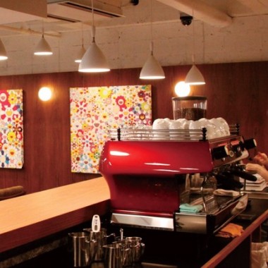 村上隆が初のカフェ「バー・ジンガロ」を中野ブロードウェイにオープン、内装はフグレン