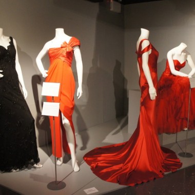 英ハイファッション50年の歴史を辿る「ベルヴィル・サスーン」展がロンドンで開催中