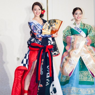 ミスインターナショナル候補お披露目、世界の美女大集合。日本代表は着物ドレスで美脚披露