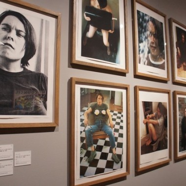 英国現代アート展が東京駅でスタート。トレイシー・エミン、サラ・ルーカス、シュリグリーら集結