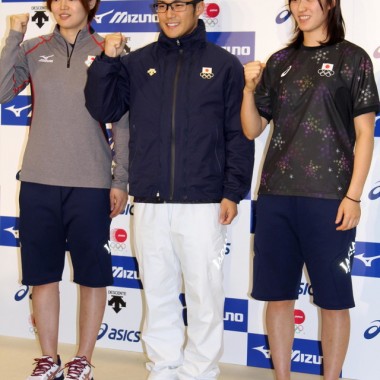 日本選手団、ソチ五輪でデサントのトランスフォームジャケット着用