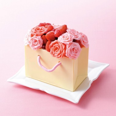 高まる母の日ギフト需要。日本橋三越、「花ケーキ」を特集