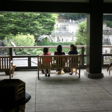 【夏休みに行きたい】静謐なお寺の境内で、心静かに過ごす夏休みはいかが？